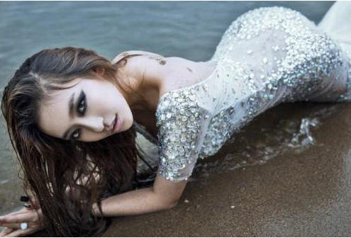 求电影名字,一白人女孩在进入舞蹈名校考试时