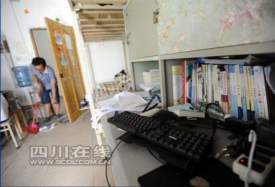 淮安一中男生宿舍东西被偷,手机和钱被偷了,总