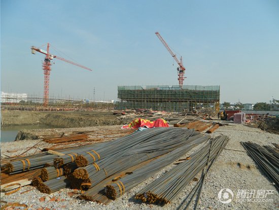 建筑材料堆放点至施工使用现场距离超过多少米