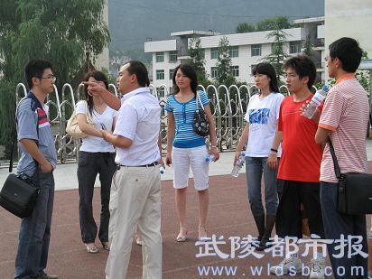 研究生毕业当中学老师,中学一级职称是直接给