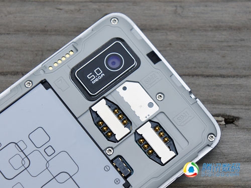 步步高VIVO怎么安装内存卡和手机卡?后盖能开