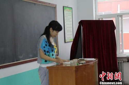 评论山区老师越感人越好200字-余下全文