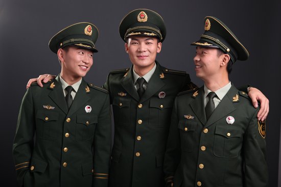 从部队进军校和应届毕业生考的军校有什么差别