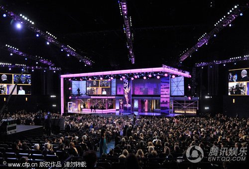 形容气氛热烈,情绪高涨的是什么词语