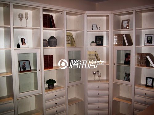 好客莱与索菲亚衣柜哪个品牌好-好莱客衣柜和