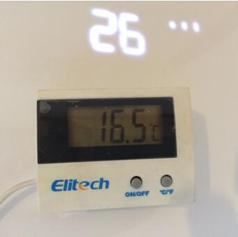 空调显示的是制冷,为什么吹的风是热的,空调温