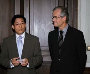 结合本职工作如何在思想上行动上与党部党组和