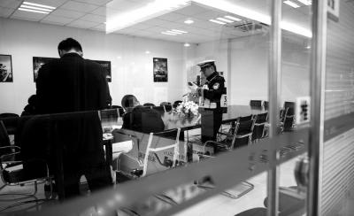 国税局和交警大队工作,都是合同工。哪个好?-