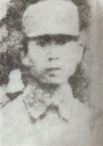 歌颂抗日英雄的诗歌,谁有?-赞美抗日英雄的诗歌