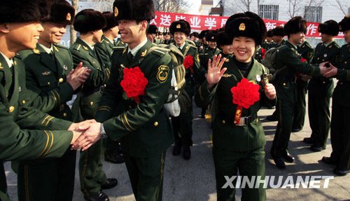 我现在大二,报名当兵,<em>女兵</em>当士官还是<em>报考</em>军校