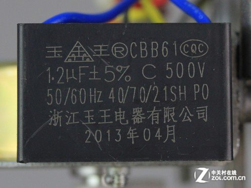 电容器铭牌上标的是什么电压?-电容器的铭牌上