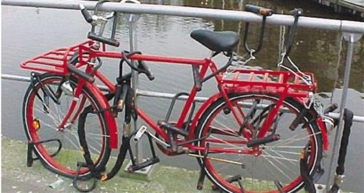 我把自行车锁的钥匙掉了,怎么样才能撬开,自行