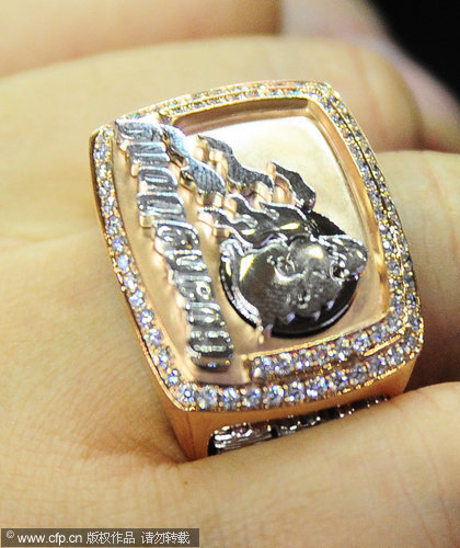 组图:宏远完成加冕仪式 总冠军戒指特写_图片