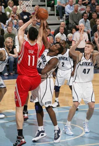 看姚明大战肌肉男