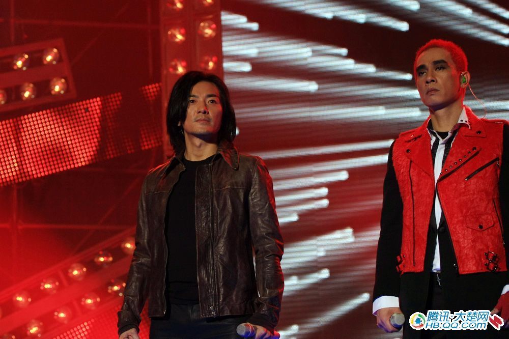 陈小春武汉个唱郑伊健助阵