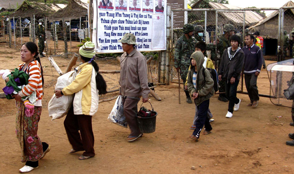 高清图:泰国将4000名苗族人遣返老挝
