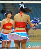 组图:<em>女排甲A联赛</em> 宝贝卖力热舞裙摆飞扬_体育