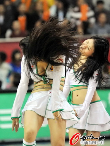 组图:cba宝贝雪儿激情热舞再引赛场狂潮_体育