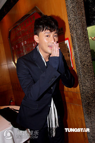 十大中文金曲容祖儿成赢家 庆功宴与蔡卓妍撞