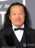 日本著名音乐家喜多郎、张靓颖携手亮相红毯