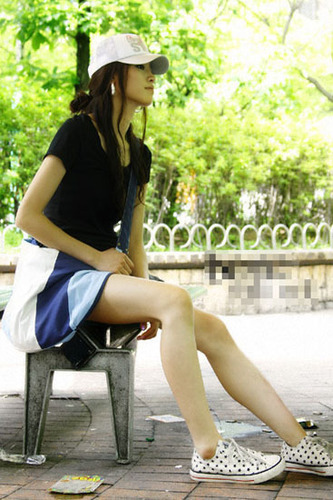 <em>女生</em>帅气经典<em>帆布鞋</em>