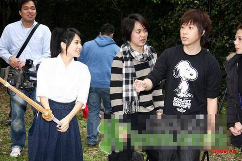 阿信跨刀为师弟导mv 请来苍井空任女主角(图)