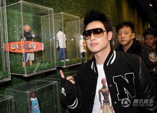 【组图】潘玮柏推个人品牌 与李晨合伙潮店北京