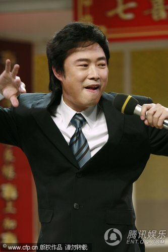 组图:录制《天天向上》 小哥费玉清模仿蔡依林