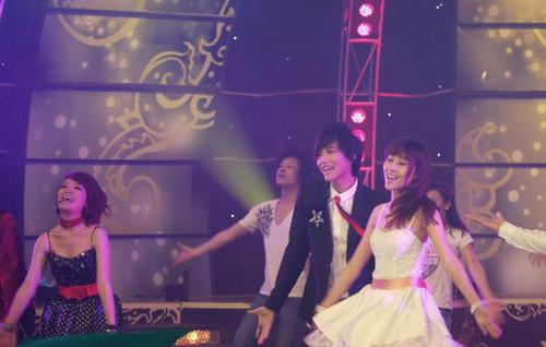 张峻宁登东视春晚 《歌舞青春》新版主题歌爆