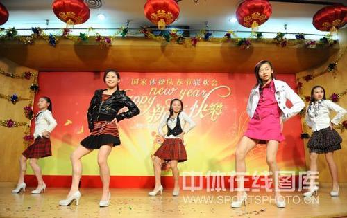 组图:中国体操队联欢 <em>美少女</em>短裙装<em>跳nobody</em>_
