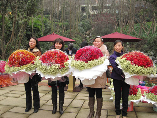 十里蓝山:2万重庆人写情书 999朵玫瑰名花有主