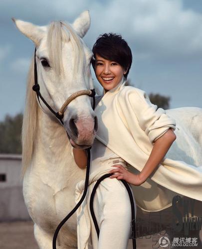组图高圆圆新年新写真变身美女骑手