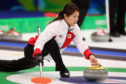 组图:中日女子冰壶大比拼 成绩美貌中国皆胜