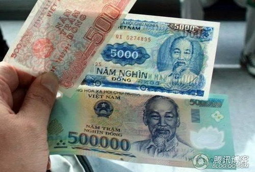 组图:在越南 50万元大钞能买啥玩艺儿?