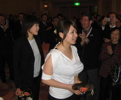 组图:日本冰壶第一<em>美女</em>私房照 网友称像靓颖_