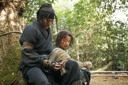 组图:成龙演绎《大兵小将》主题曲很 油菜花 _