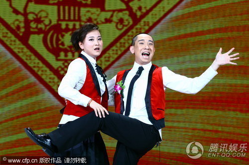 韩红与女飞行员同台献唱 80后表演相声新作(图)_娱乐_腾讯网