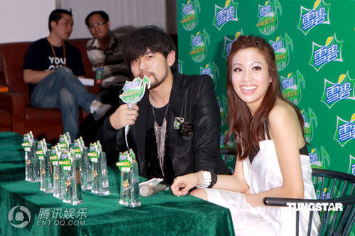 组图: 周杰伦 提携 师妹 袁咏琳 周笔畅称霸女歌手