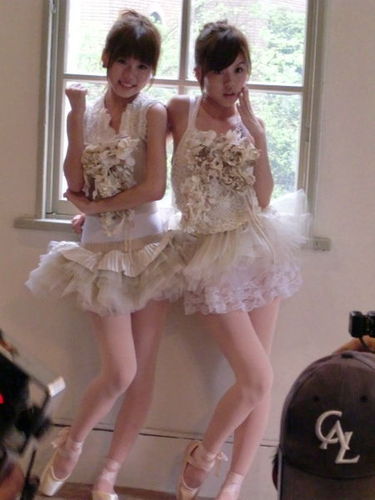 90后美女童星渐露头角 或展示清纯或炫耀性感_娱