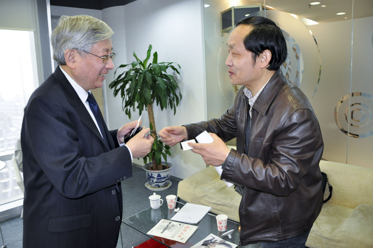 展江祝华新:不要轻易动用刑法来惩治网民