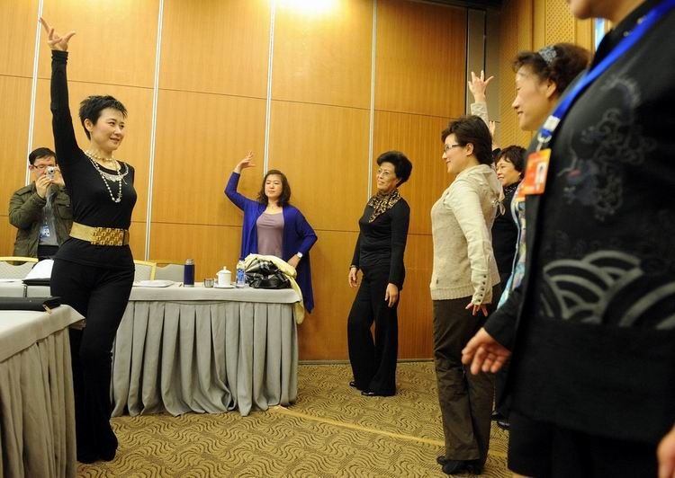 [灌水]开会时跳恰恰舞有利于<em>身体</em>健康 【图画人