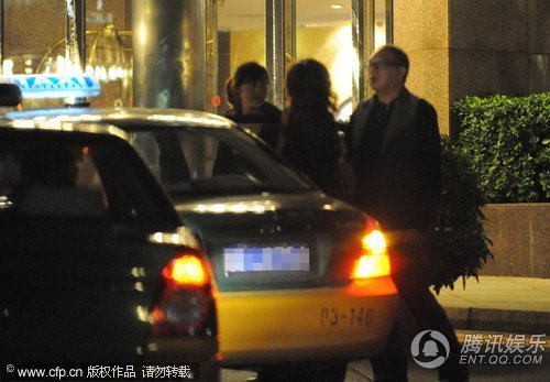 美女:马楚成与组图东德美女约不出租避嫌车上热吻_图片