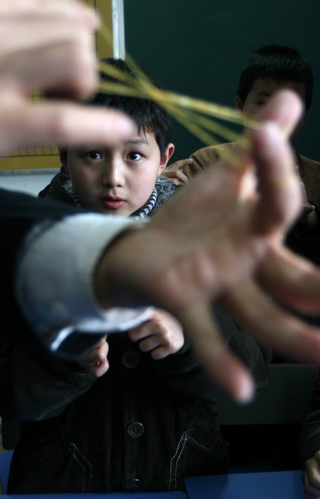 刘谦皮筋魔术图解_刘谦的皮筋魔术