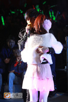 组图:湖南卫视跨年演唱会 张杰谢娜拥抱跨年_