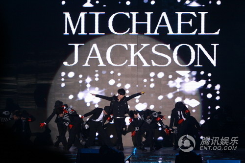 组图: 湖南卫视跨年演唱会 张杰 谢娜拥抱跨年_