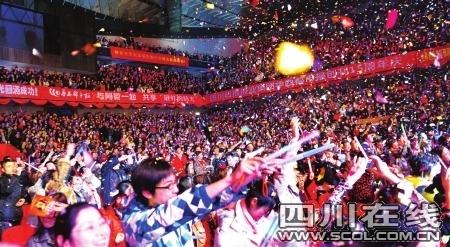  张信哲 歌声伴 成都 跨年 20年经典点燃全场(图)_