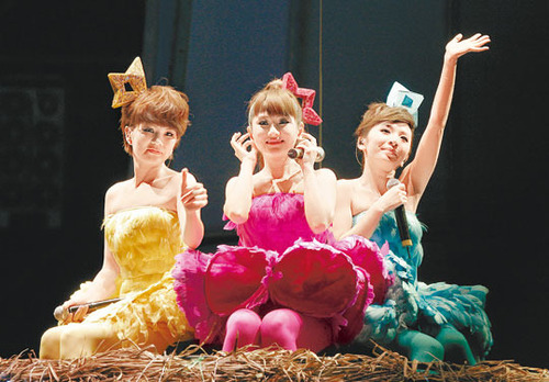 ella女仆诱惑催收视 s.h.e马来西亚劲歌热舞