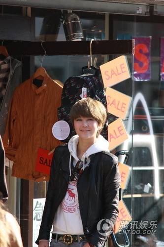 谭维维漫步东京街头 秀出阳光潮流气质【图】