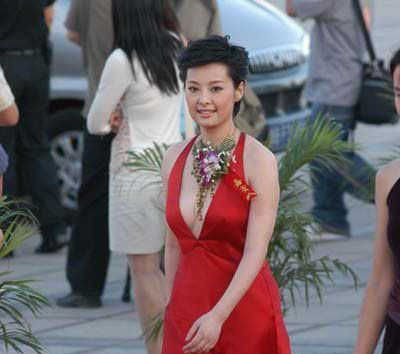 组图:盘点<em>女星不穿</em>内衣 真空上阵的十大理由_