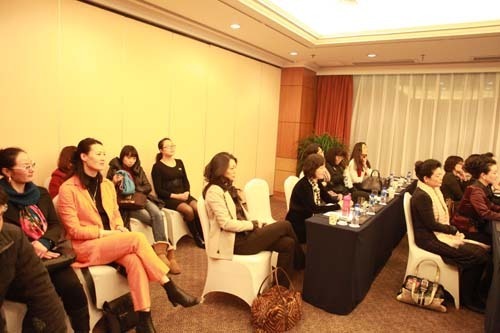 直击<em>中华女性素质教育基金</em>启动式_女性_腾讯